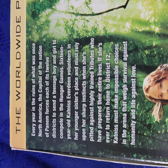 The Hunger Games 2-Disc DVD [Widescreen] - Picture 3 of 9